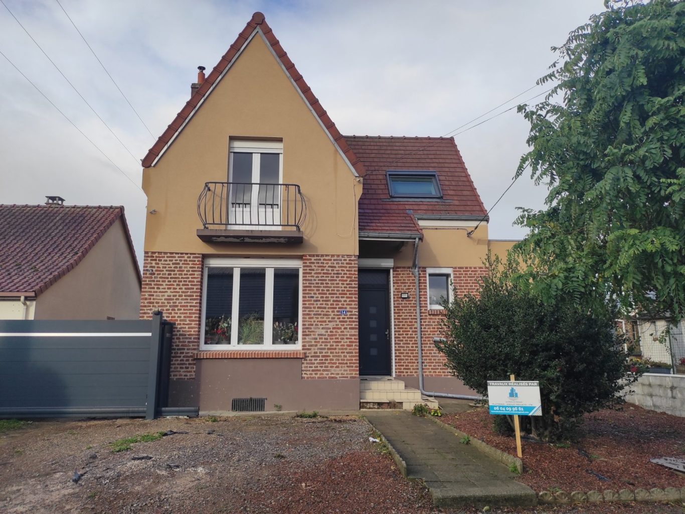 rénovation d'une façade ou d'un pignon de maison par sablage ou rejointoiement, pigmentation des briques